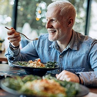 Man eating a healthy meal